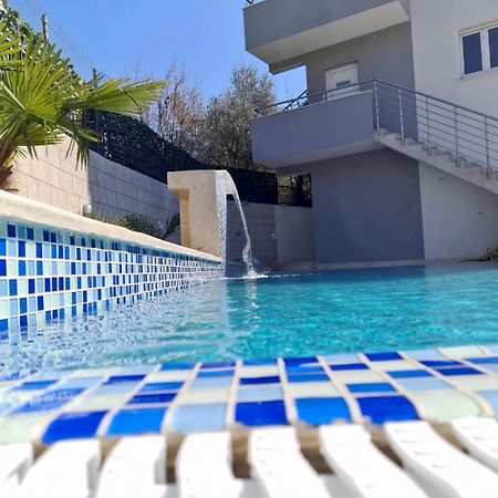 Villa Holiday Apartments Bar Exterior foto