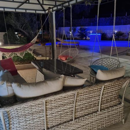 Villa Holiday Apartments Bar Exterior foto