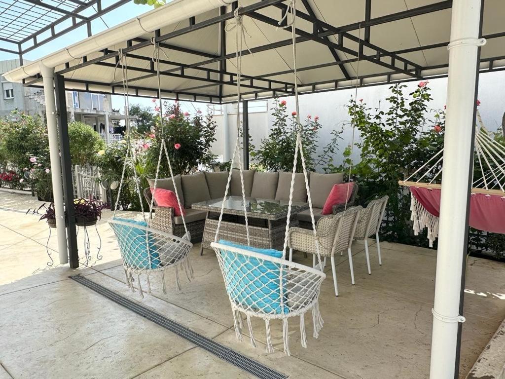 Villa Holiday Apartments Bar Exterior foto