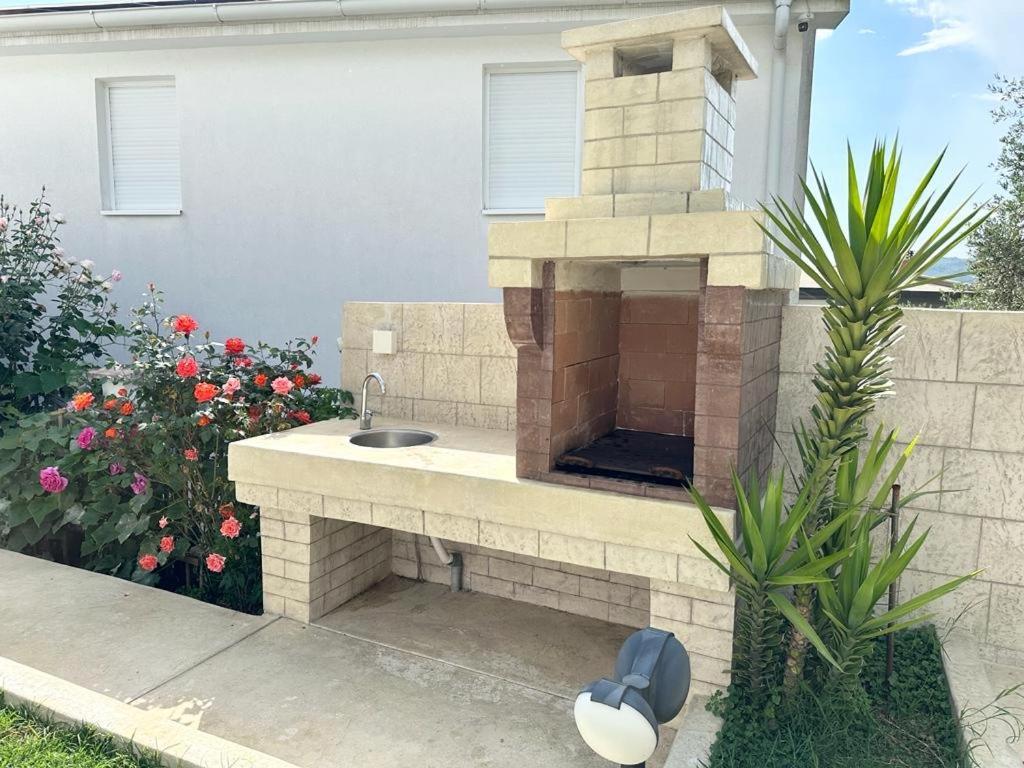Villa Holiday Apartments Bar Exterior foto