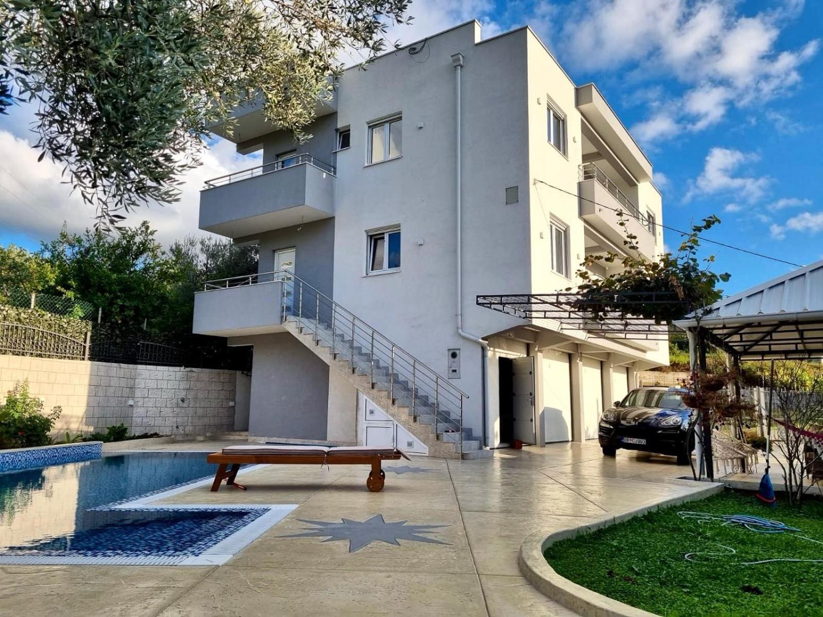 Villa Holiday Apartments Bar Exterior foto