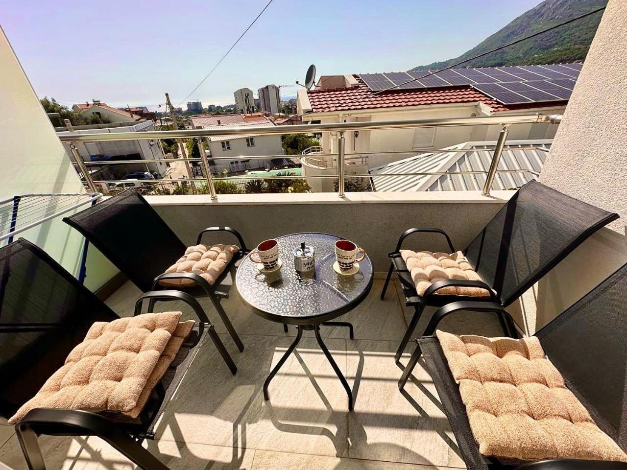 Villa Holiday Apartments Bar Exterior foto