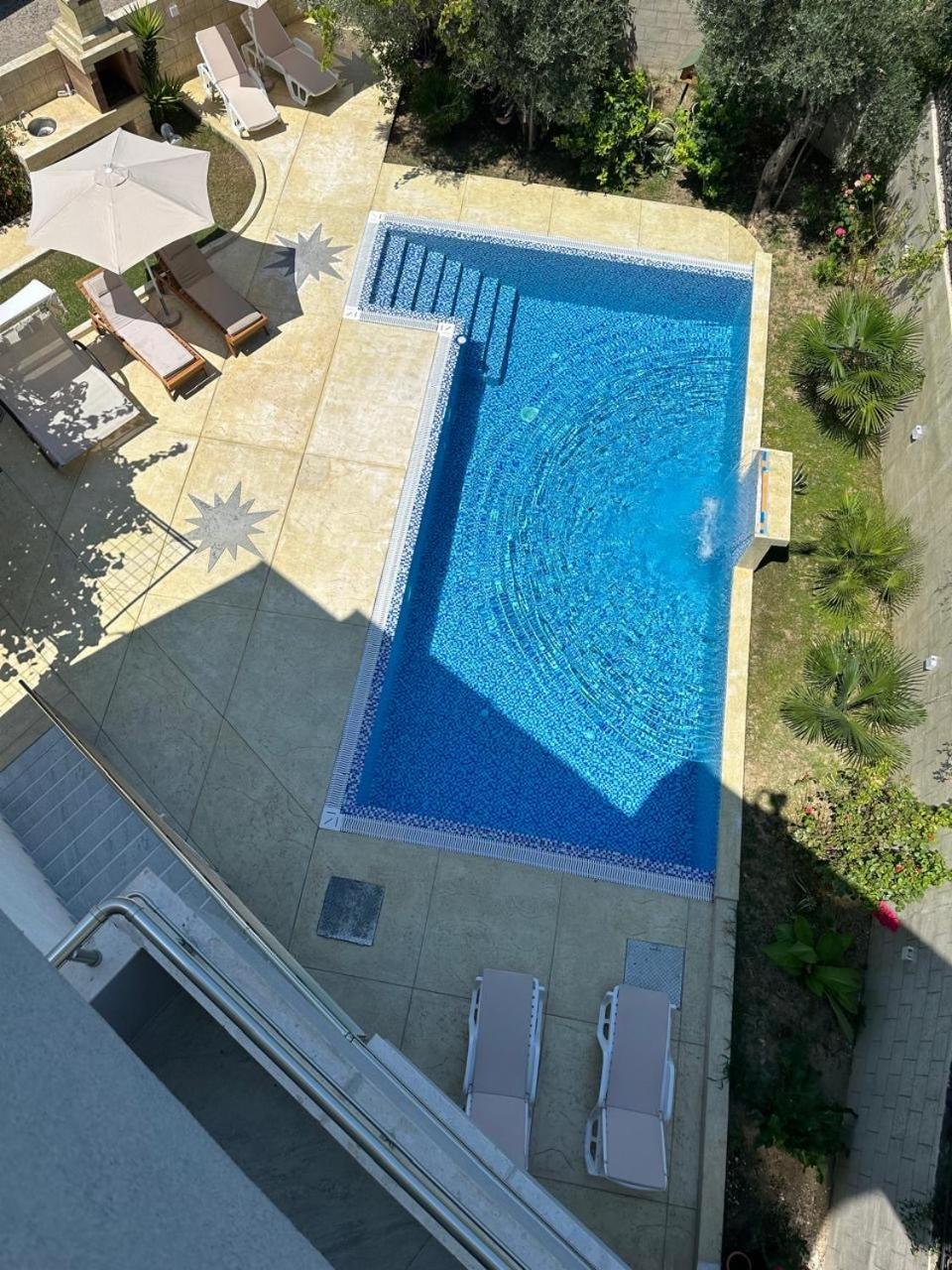 Villa Holiday Apartments Bar Exterior foto